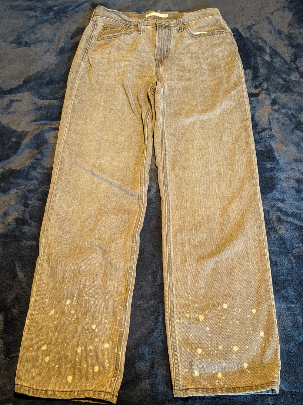 Women’s Gray Levi's Straight-Leg Jeans with Paint-Splatter Detail Size 28
